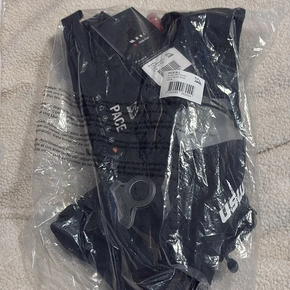 USWE Pace 8 Running Vest Size Med/Large - Picture 6 of 6